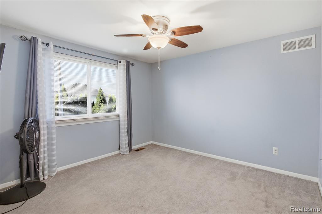 16213 Haverhill Drive, Macomb, MI 48044 — Photo 31