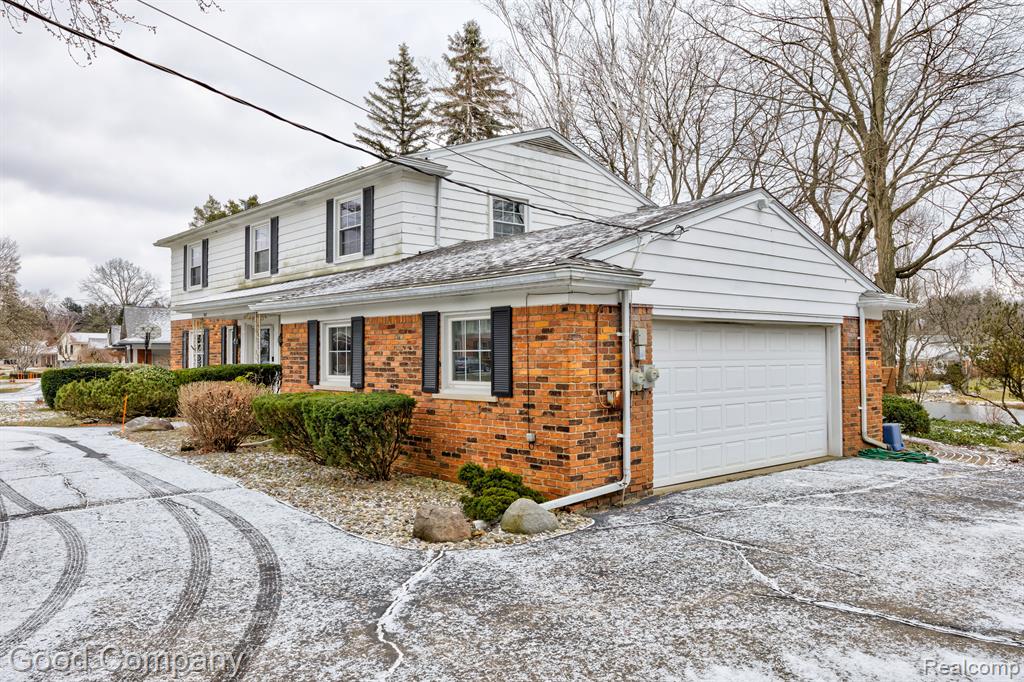 702 PARKMAN Drive, Bloomfield Hills, MI 48304 — Photo 48