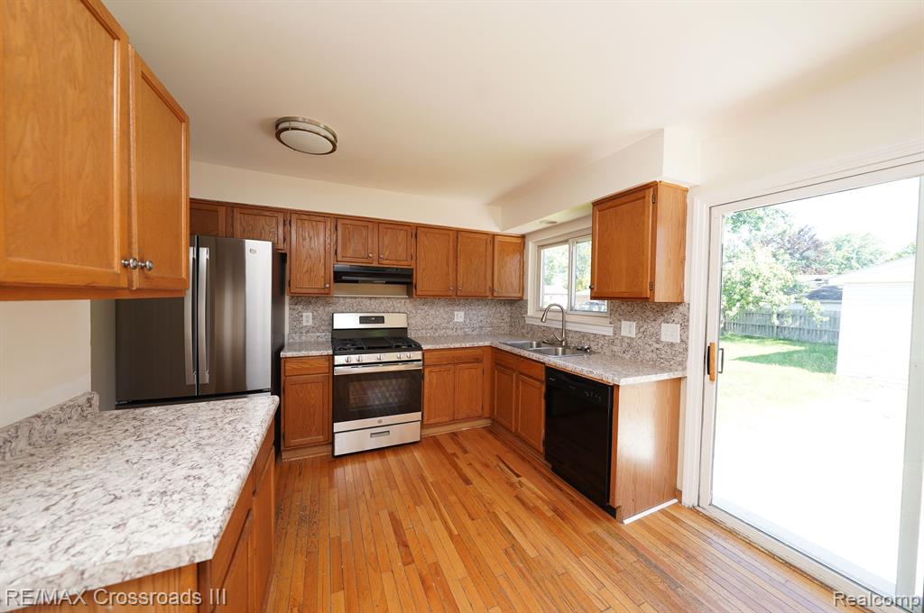 10152 HAMILTON Street, Van Buren, MI 48111 — Photo 6