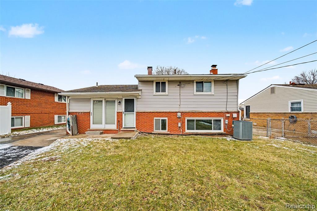 9228 Mueller Street, Taylor, MI 48180 — Photo 24
