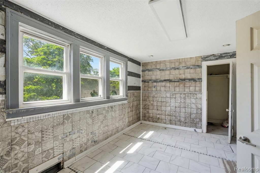 9388 Ward Street, Detroit, MI 48228 — Photo 17