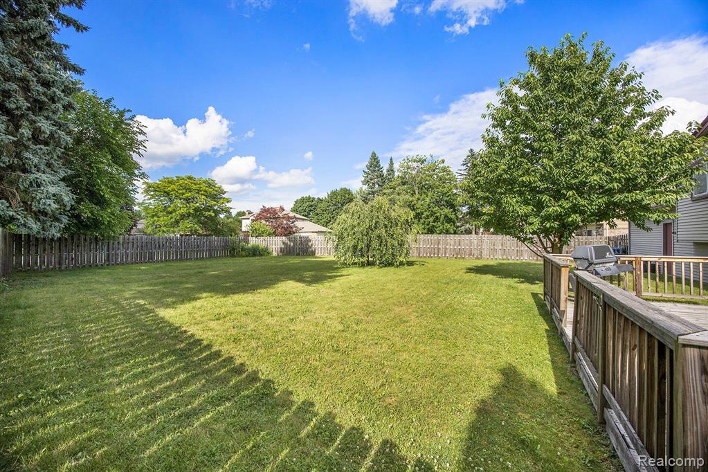 6160 BARKER Drive, Waterford, MI 48329 — Photo 17