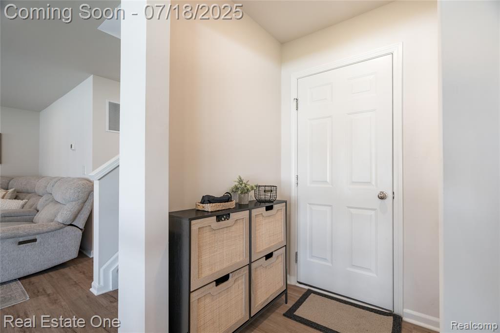 520 Lake Village, Waterford, MI 48328 — Photo 32