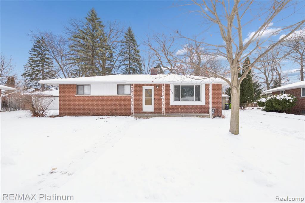 707 Briarwood Lane, Fenton, MI 48430 — front exterior