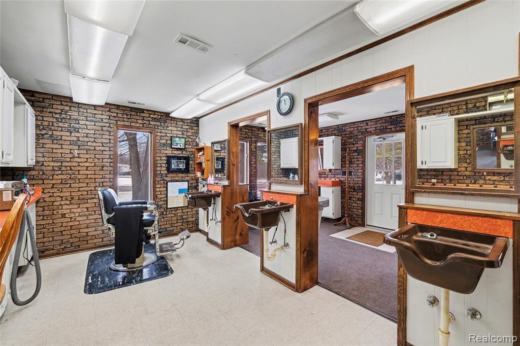 1011 S Graham Road, Flint, MI 48532 — Photo 6