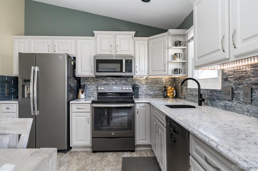 2941 Silverhill Drive, Waterford, MI 48329 — Photo 19