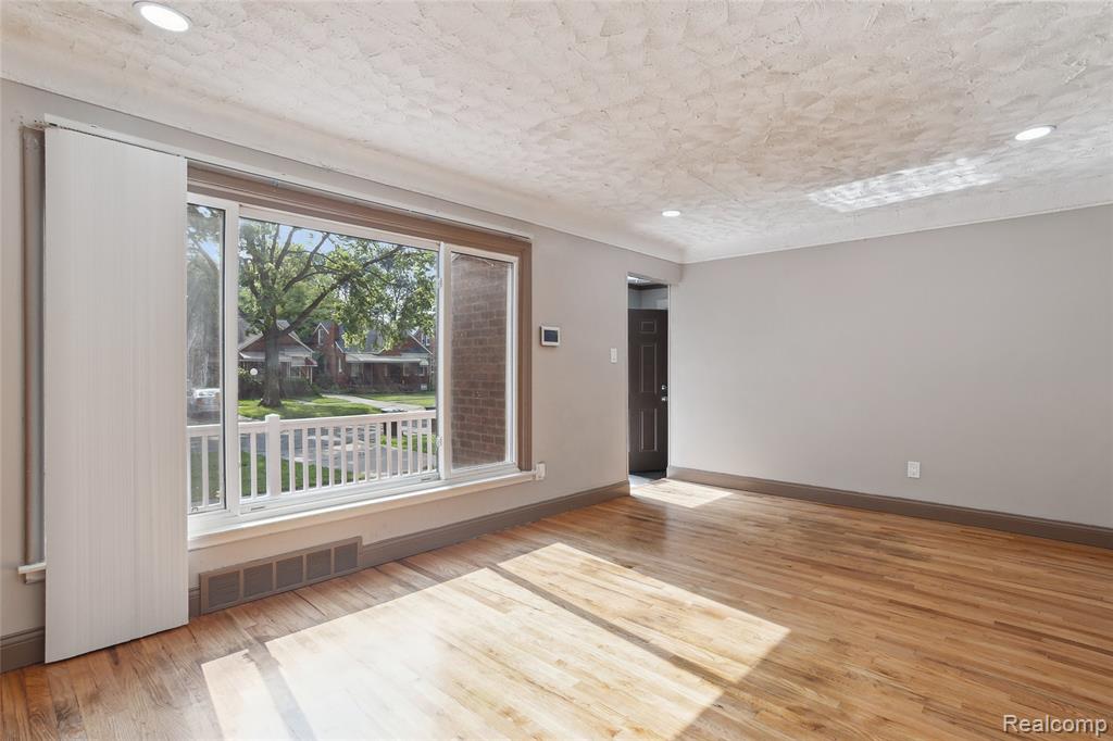 9585 Asbury Park, Detroit, MI 48227 — Photo 9