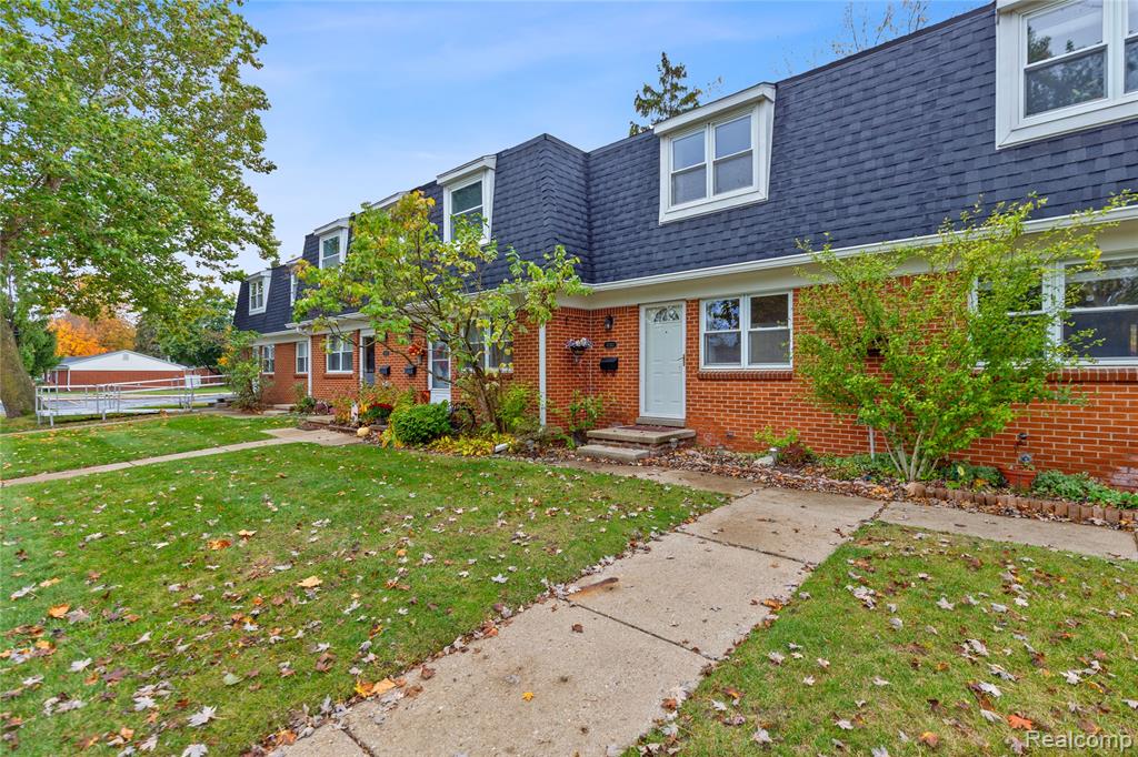 45311 Kensington St., Utica, MI 48317 — Photo 2
