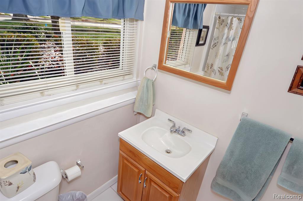 9037 N HUBBARD Street, Livonia, MI 48150 — Photo 27