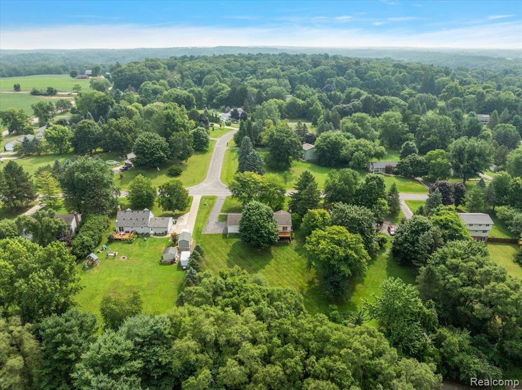 2947 SUN TERRACE Drive, Hartland, MI 48353 — Photo 5