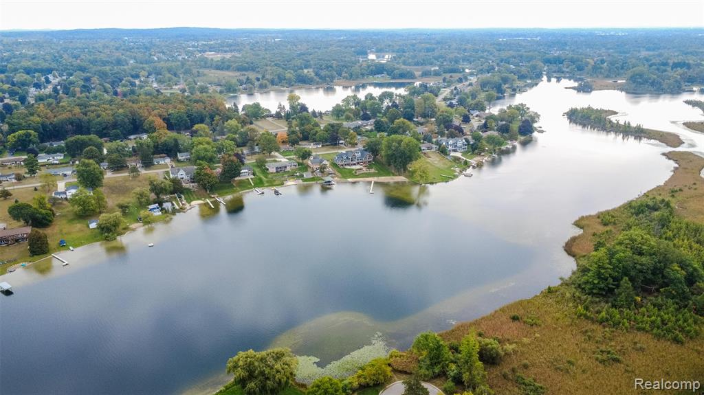 302 Tanview Drive, Oxford, MI, 48371