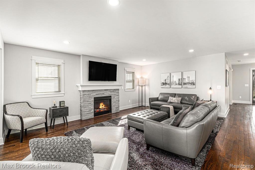 907 E 6TH Street, Royal Oak, MI 48067 — Photo 9