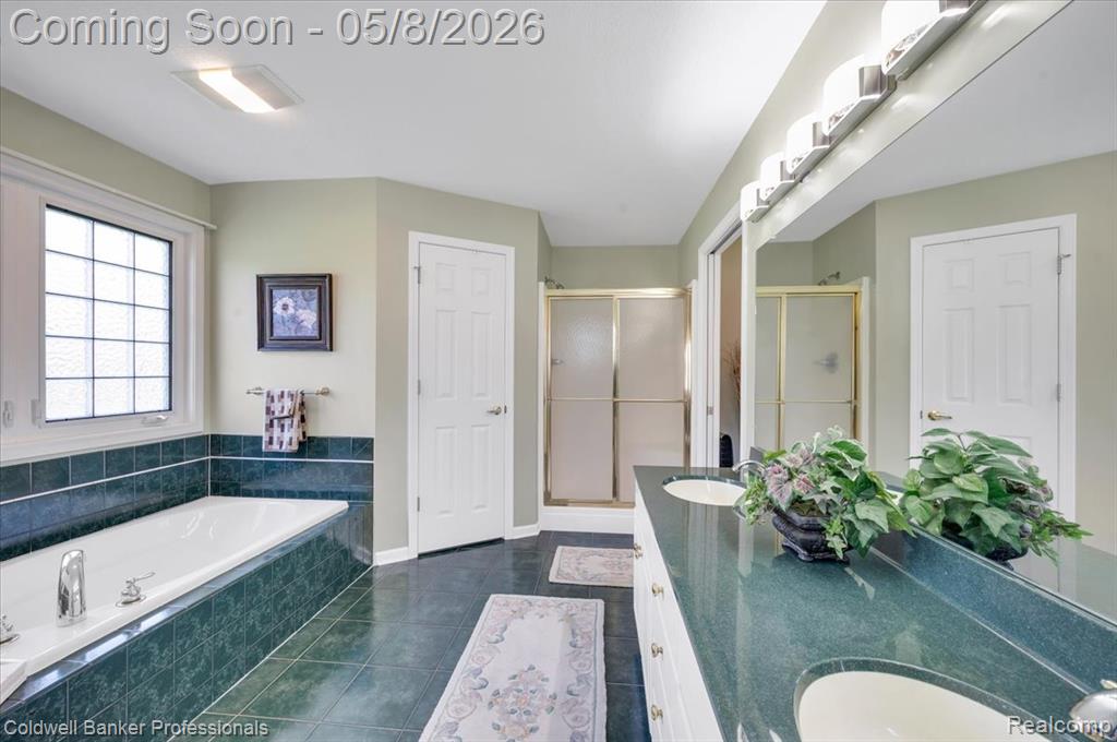 2243 Ridgemoor Court, Burton, MI 48509 — Photo 18