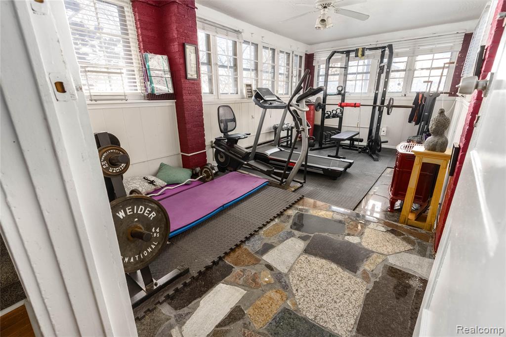 1735 LINCOLNSHIRE Drive, Detroit, MI, 48203