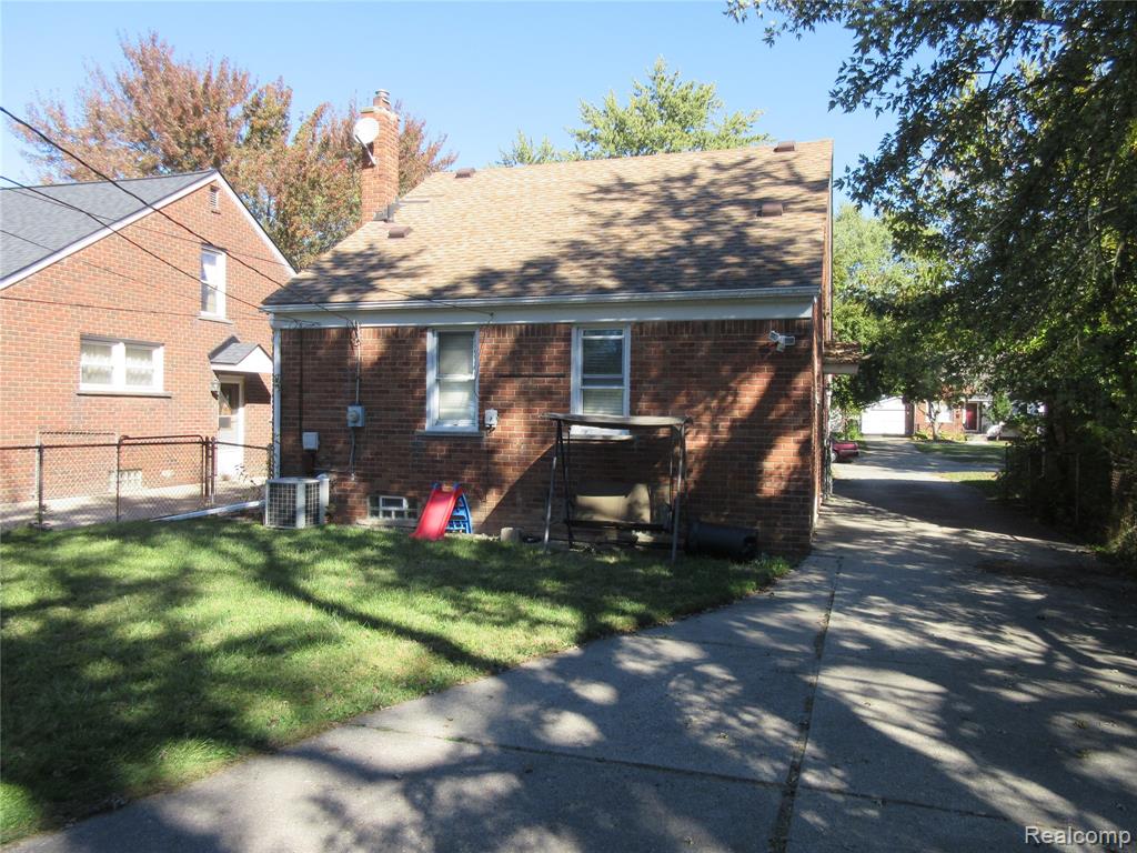 19926 Damman Street, Harper Woods, MI 48225 — Photo 2