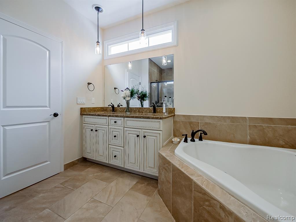 7212 Berry, West Bloomfield, MI — Photo 35