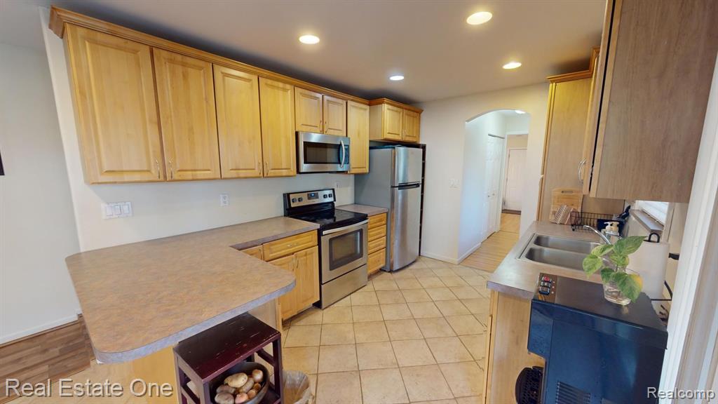 4160 FORBUSH Avenue, West Bloomfield, MI 48323 — Photo 6