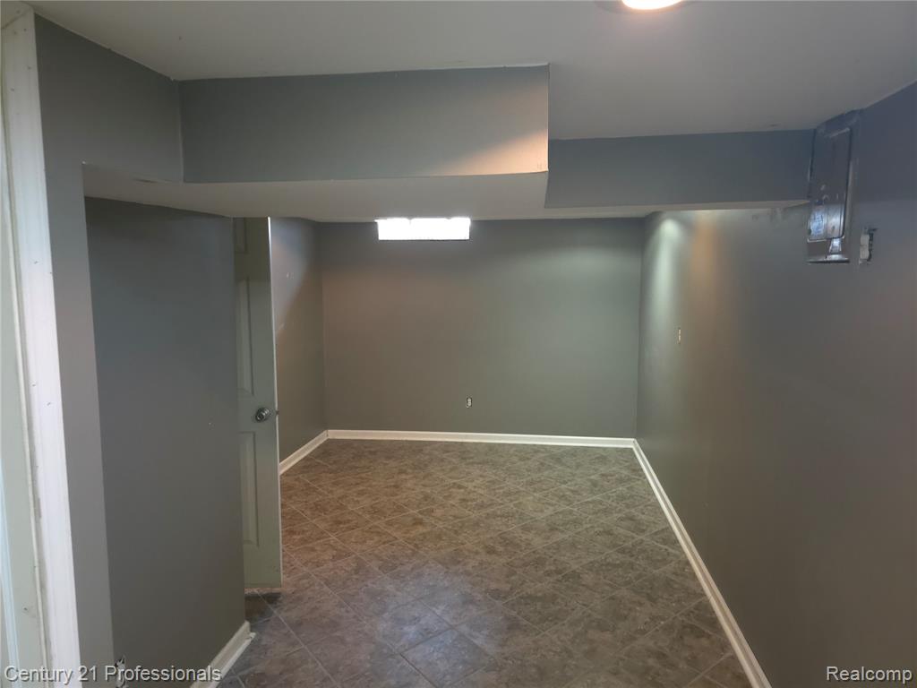 406 Woodlawn Avenue, Royal Oak, MI 48073 — Photo 13