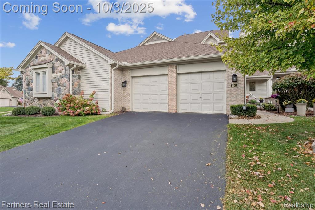 4441 GLEN EAGLES Court, Brighton, MI 48116 — Photo 2