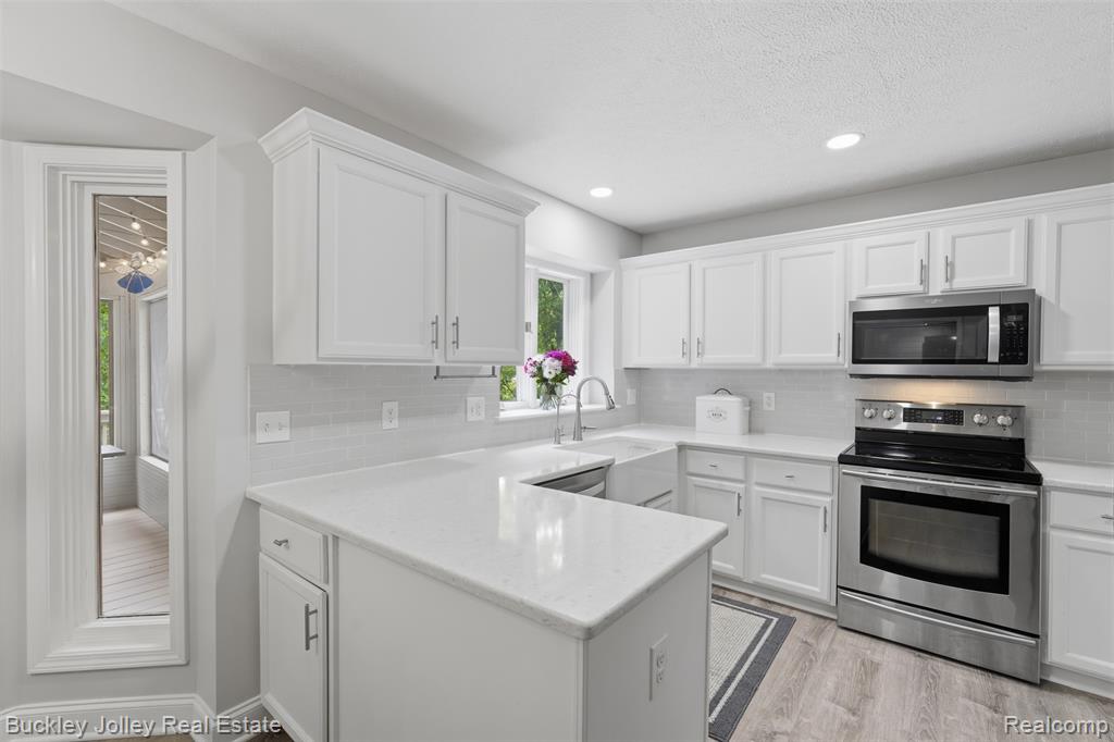 7829 Hillside Lakes Drive, Brighton, MI 48116 — Photo 2