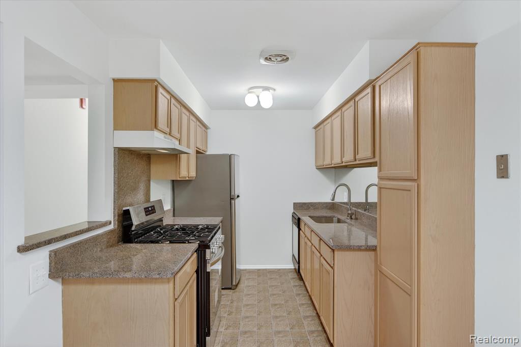 2037 E Franklin Drive, Canton, MI 48187 — Photo 24