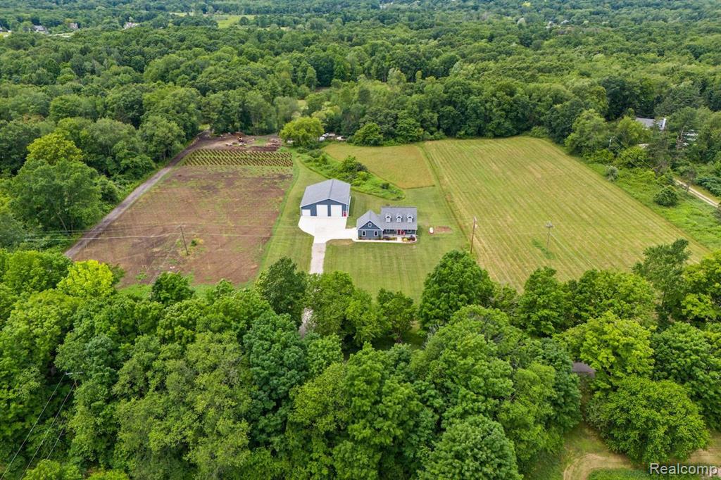 4711 Fenton Road, Hartland, MI 48353 — Photo 41
