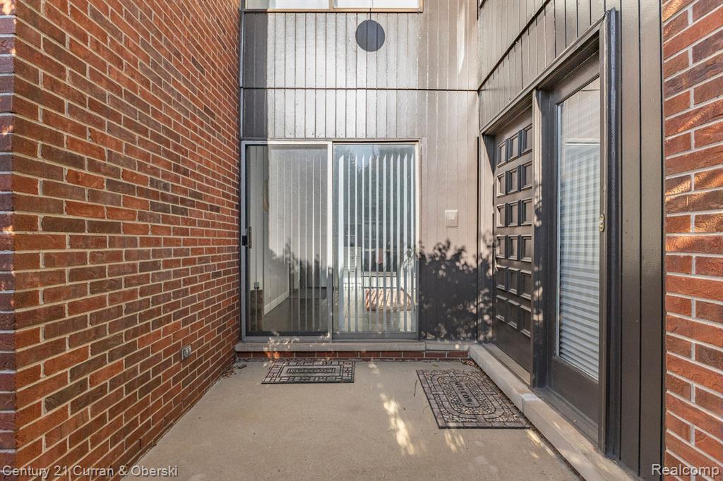 3060 LINDENWOOD Drive, Dearborn, MI 48120 — Photo 37