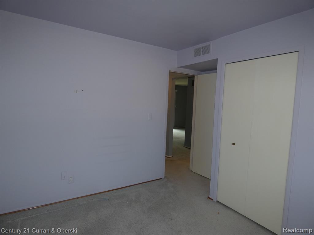 42563 PLYMOUTH HOLLOW Drive, Plymouth, MI 48170 — Photo 16