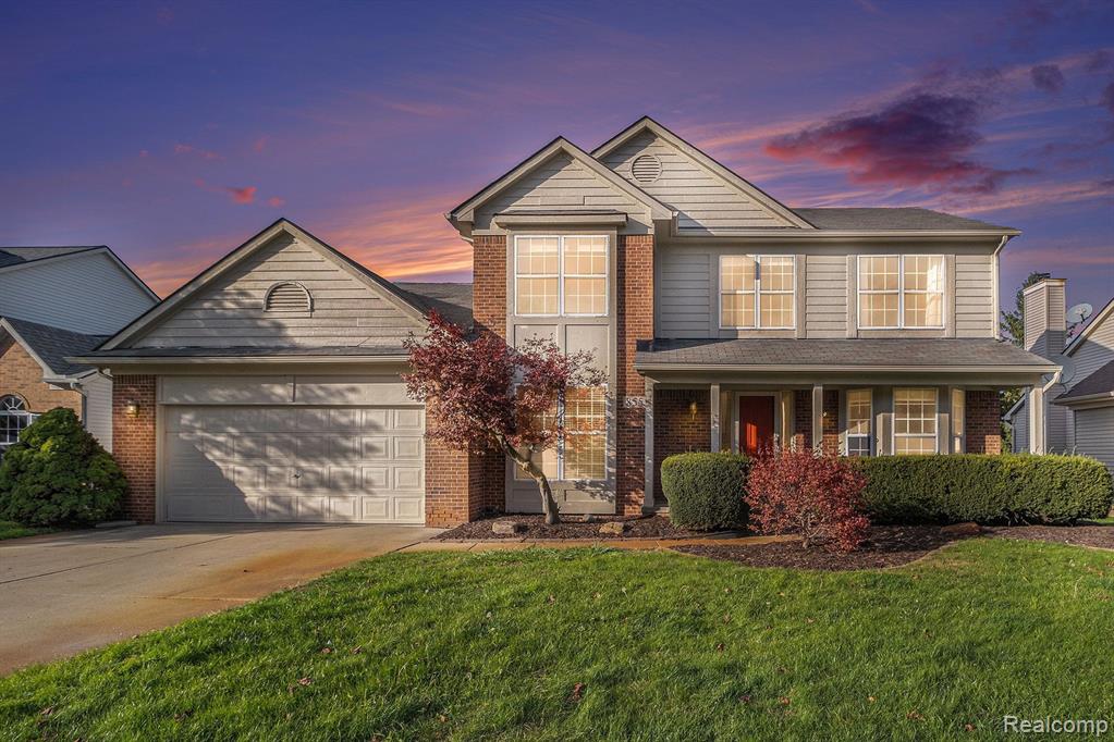 855 DRAKESHIRE Drive, Walled Lake, MI 48390 — Photo 2