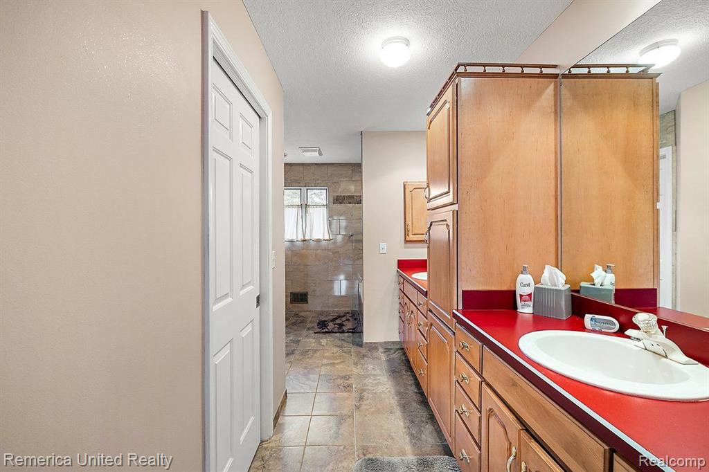686 W CALEDONIA Street, Howell, MI 48843 — Photo 38