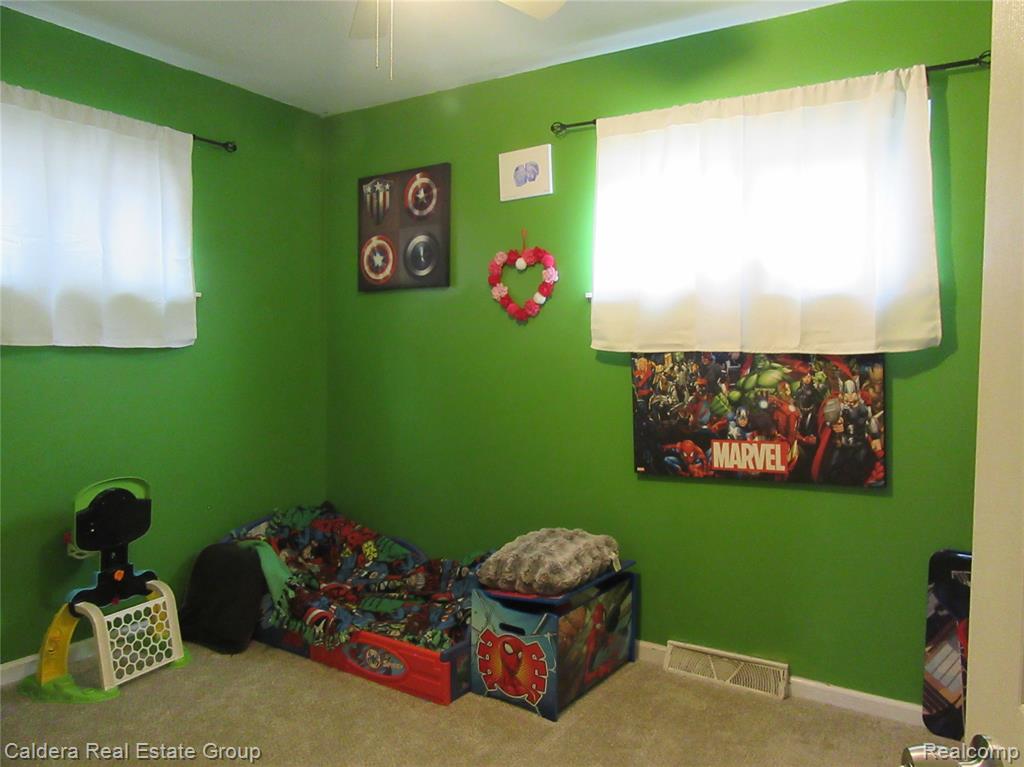 933 E Dallas Avenue, Madison Heights, MI 48071 — Photo 17