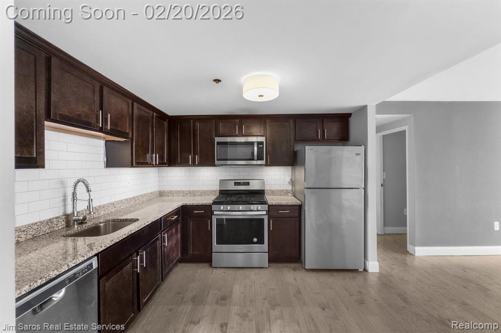 250 E Harbortown Drive, 607, Detroit, MI 48207 — Photo 8