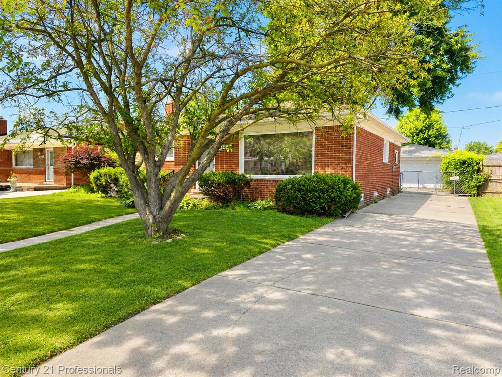 8563 Centralia Street, Dearborn Heights, MI 48127 — front exterior