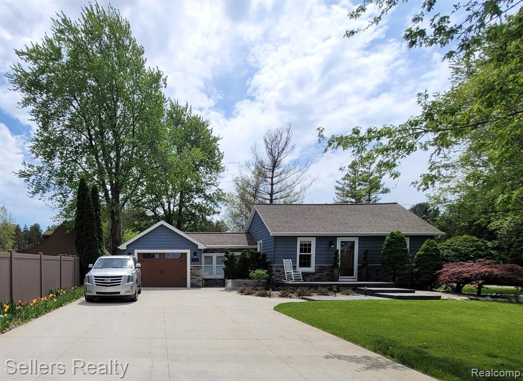7181 Bristol Road, Swartz Creek, MI 48473 — front exterior
