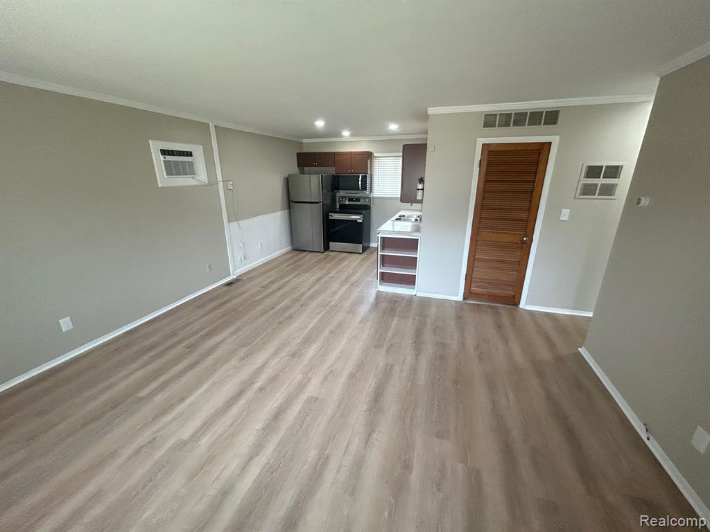 5262 VAN WINKLE Street, Brighton, MI 48116 — Photo 2
