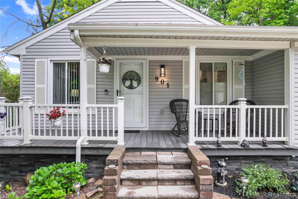 901 Ridge Road, Lake Orion, MI 48362 — Photo 4
