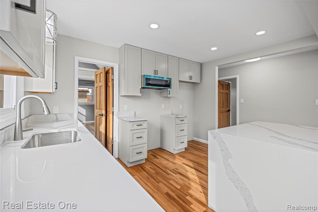 13344 Hart Avenue, Huntington Woods, MI — Photo 21