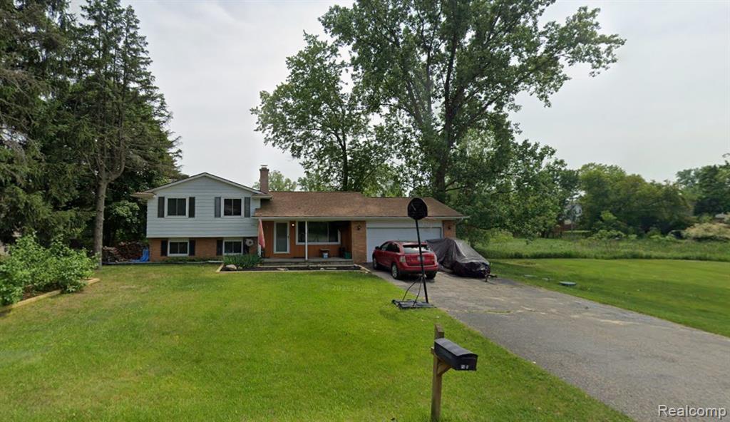 566 Eastridge Drive, Ortonville, MI 48462 — Photo 2