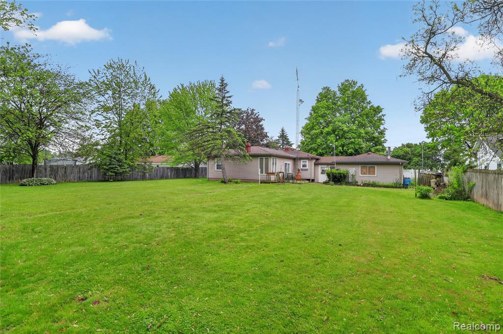 5090 Torrey Road, Flint, MI 48507 — Photo 37