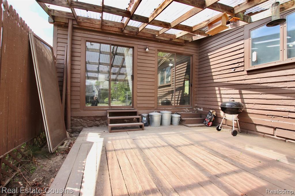 105 S Pine Street, Fenton, MI 48430 — Photo 19