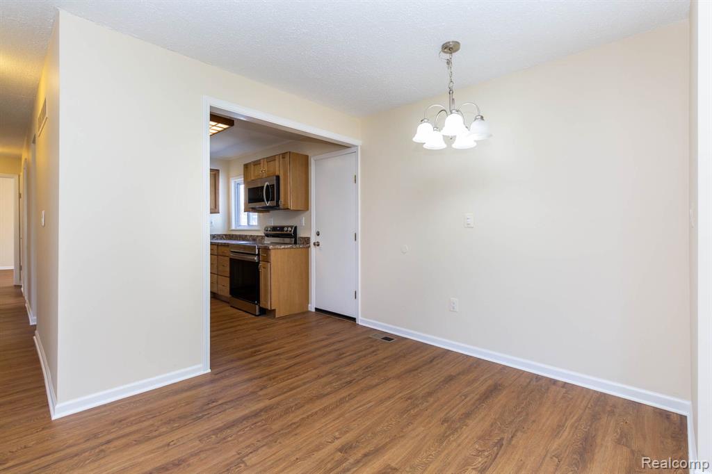 8850 Janis Street, Shelby Twp, MI 48317 — Photo 9