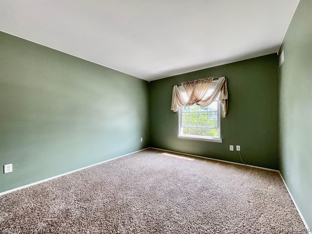 196 PRINCETON Drive, South Lyon, MI 48178 — Photo 10