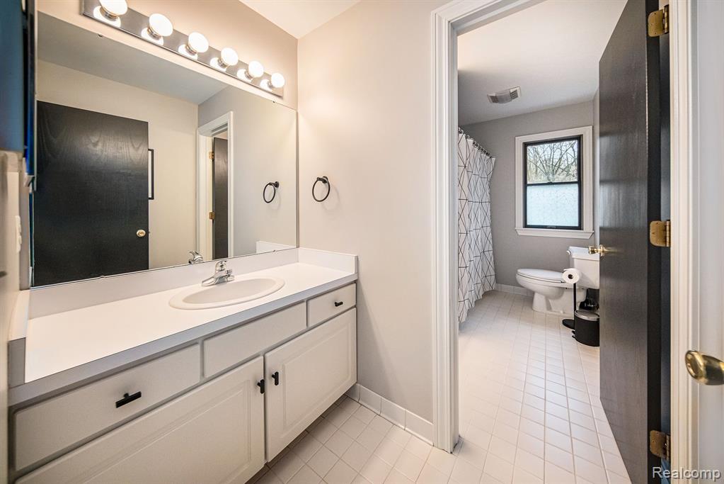695 HERITAGE Drive, Milford, MI 48381 — Photo 20
