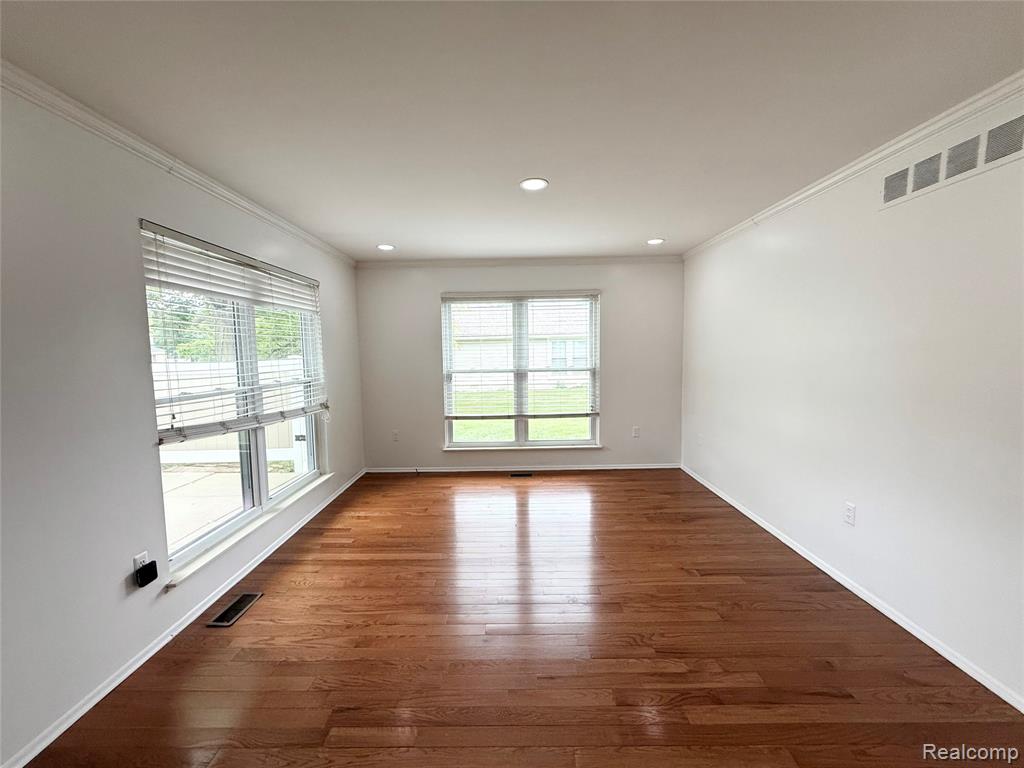 39613 Village Wood Ln, Novi, MI — Photo 4