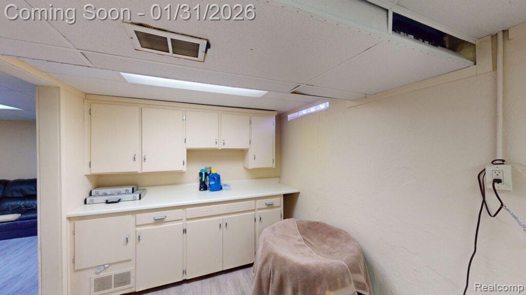 20201 Lochmoor Street, Harper Woods, MI 48225 — Photo 17
