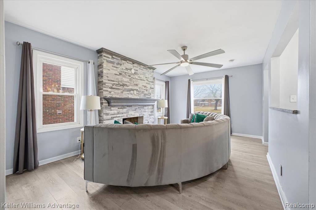 2145 Vernier Road, Grosse Pointe Woods, MI 48236 — Photo 9