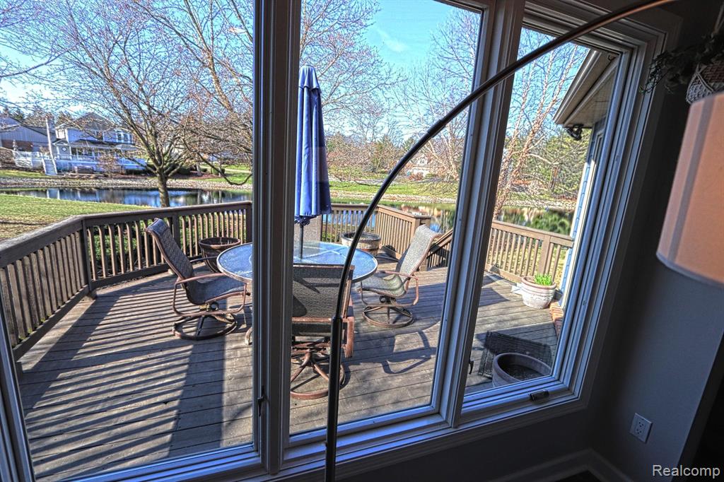 5470 HURON HILLS Drive, Commerce Twp, MI 48382 — Photo 12