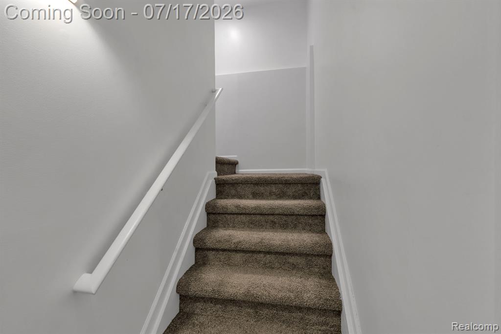 6081 Beachwood Drive, West Bloomfield, MI 48324 — Photo 4