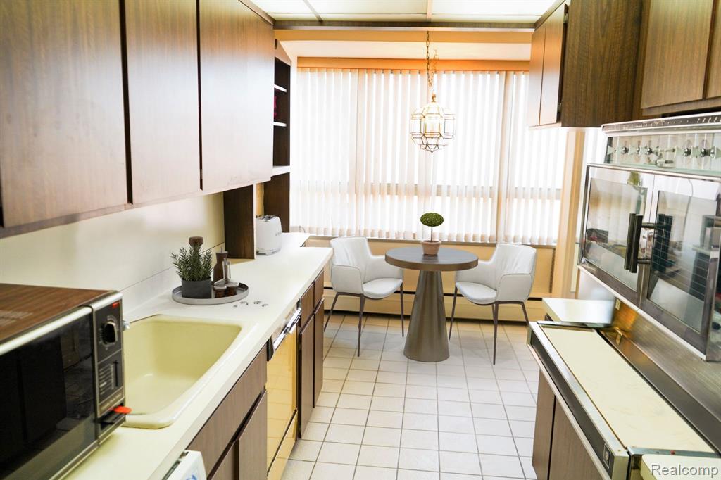 8900 E JEFFERSON Avenue, 420 / 421, Detroit, MI 48214 — Photo 6