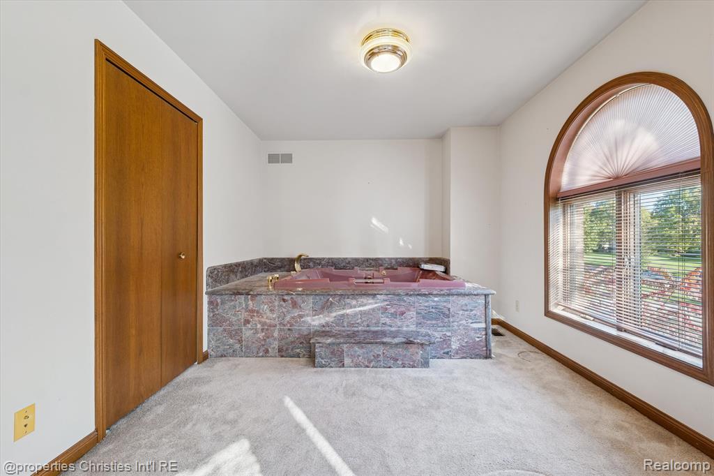 48818 Pebble Lane, Novi, MI — Photo 36